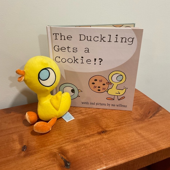 📚Mo Willems Pigeon and Duckling Hard Cover Book Set with Dolls - Picture 6 of 8